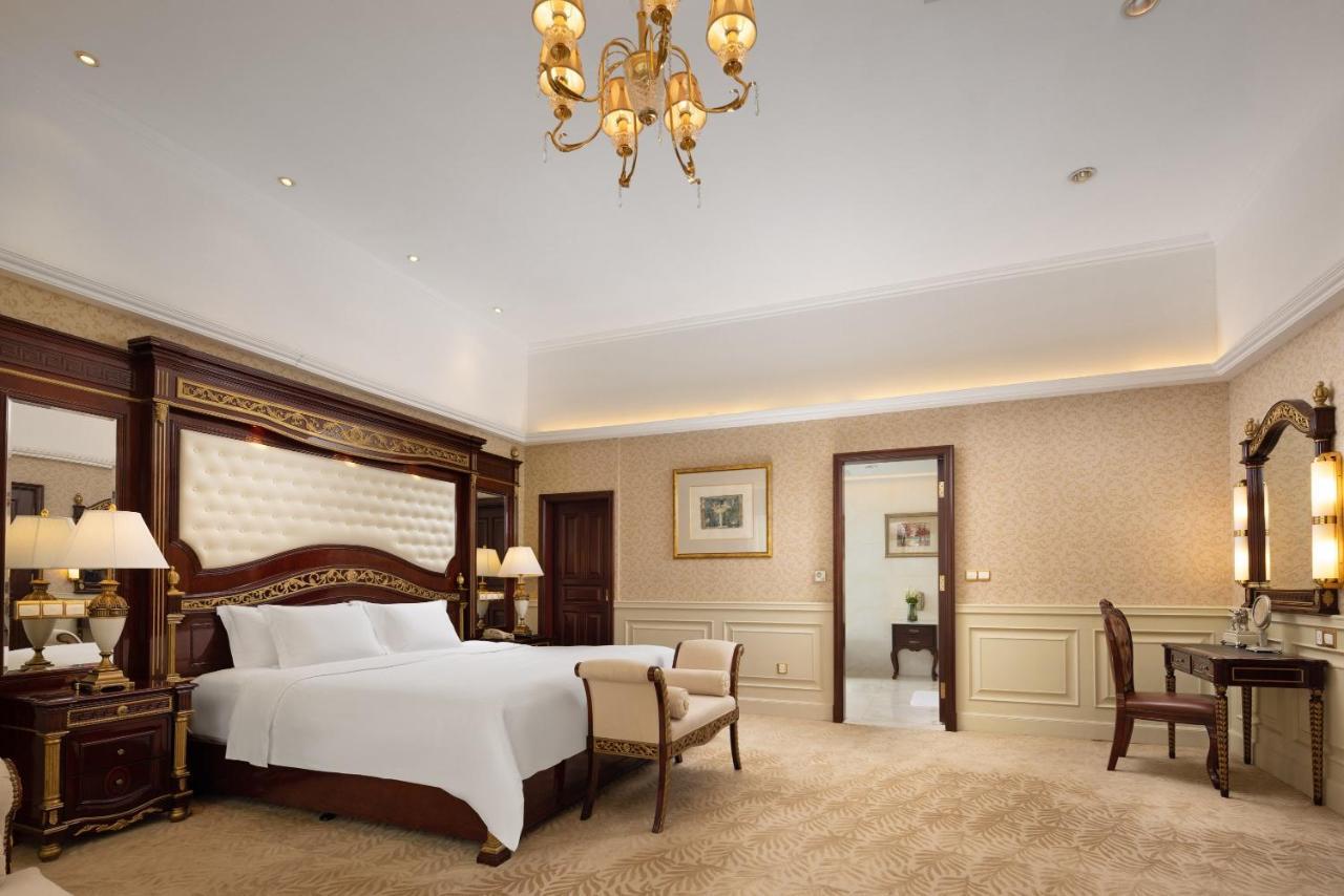 Crowne Plaza Hotel & Suites Landmark Shenzhen By Ihg - Nearby Luohu Border, Indoor Heated Swimming Pool, Complimentary Welcome Drink Екстер'єр фото