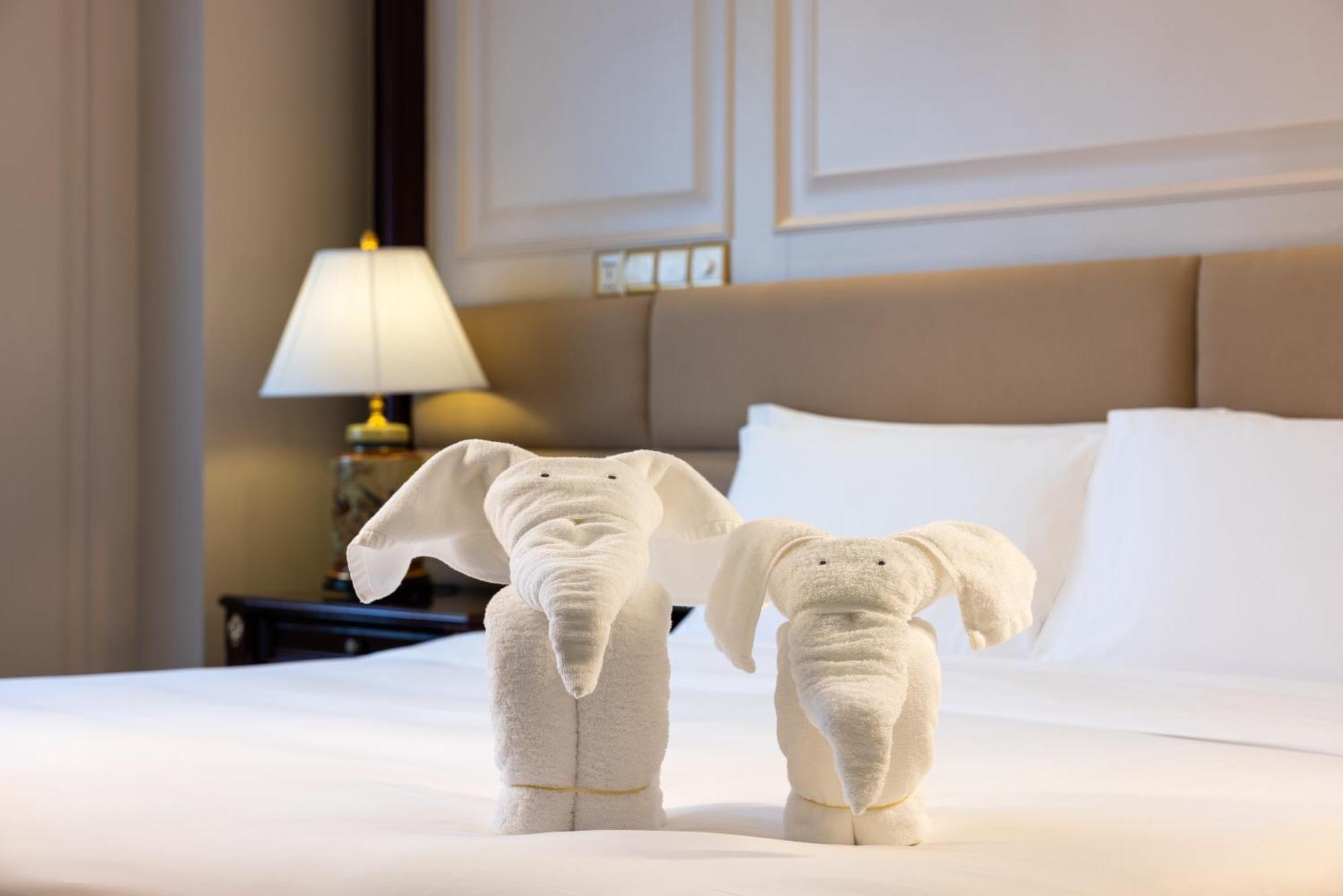 Crowne Plaza Hotel & Suites Landmark Shenzhen By Ihg - Nearby Luohu Border, Indoor Heated Swimming Pool, Complimentary Welcome Drink Екстер'єр фото